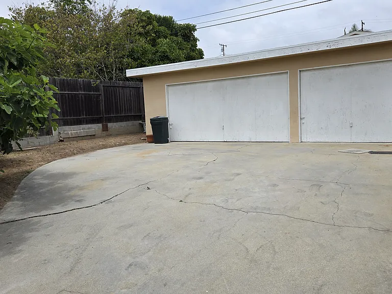 3-Car garage with garage door opener