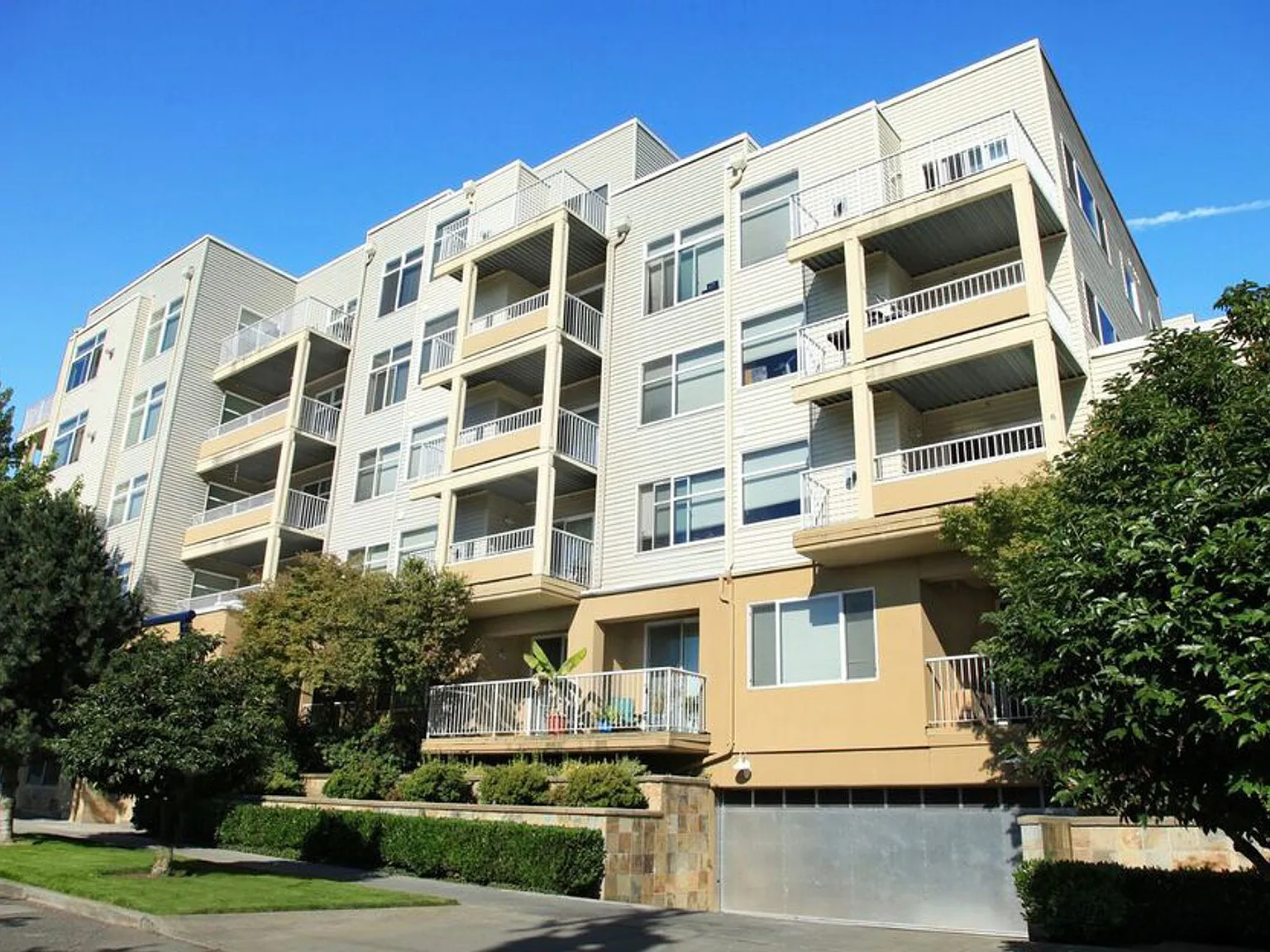 St. Theodore Apartments on Roosevelt! — Photo 1