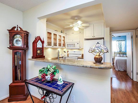 3rd image of 601 Periwinkle Way Unit C6