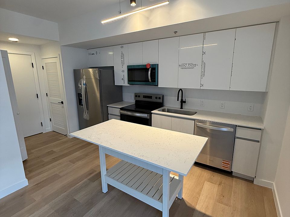 1st image of 220 SE 1st St #S1