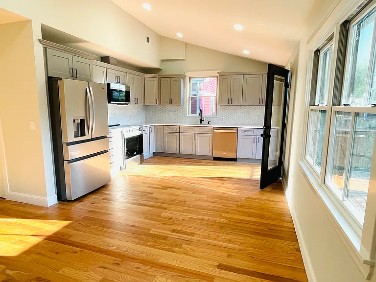 16 Putnam St #2 — Photo 2