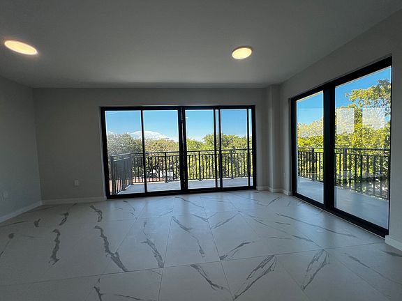 3rd image of 844 NE 130th St #500