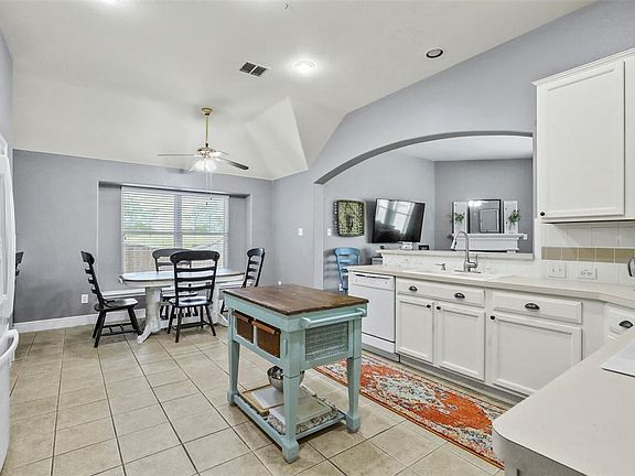4th image of 10606 Saint Georges Dr