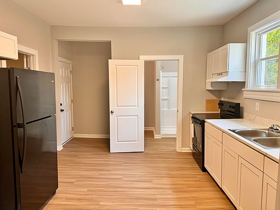 4th image of 2915 Cumberland St NW