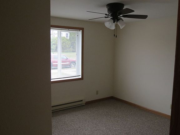 3rd image of 125 E Veterans St.