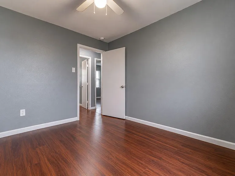 839 S Pine St — Photo 13