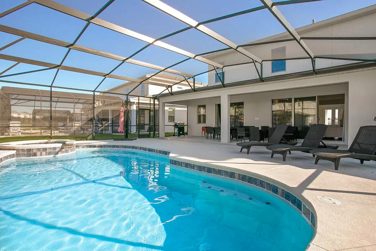 7 bed, 6.5 bath, 4422 sqft, $4,800 — Photo 2