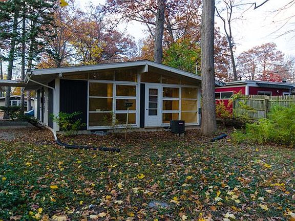 2nd image of 2339 S Circle Dr