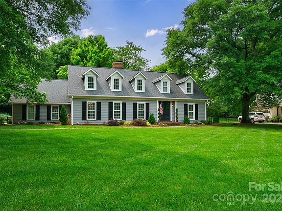 2nd image of 3924 Huntcliff Dr