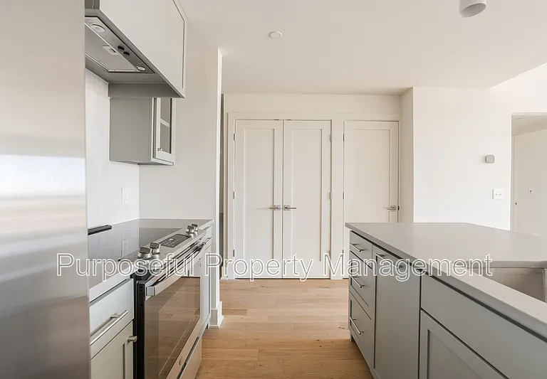 934 Hangar Dr #6 — Photo 9