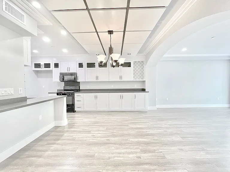 10270 Almayo Ave — Photo 16