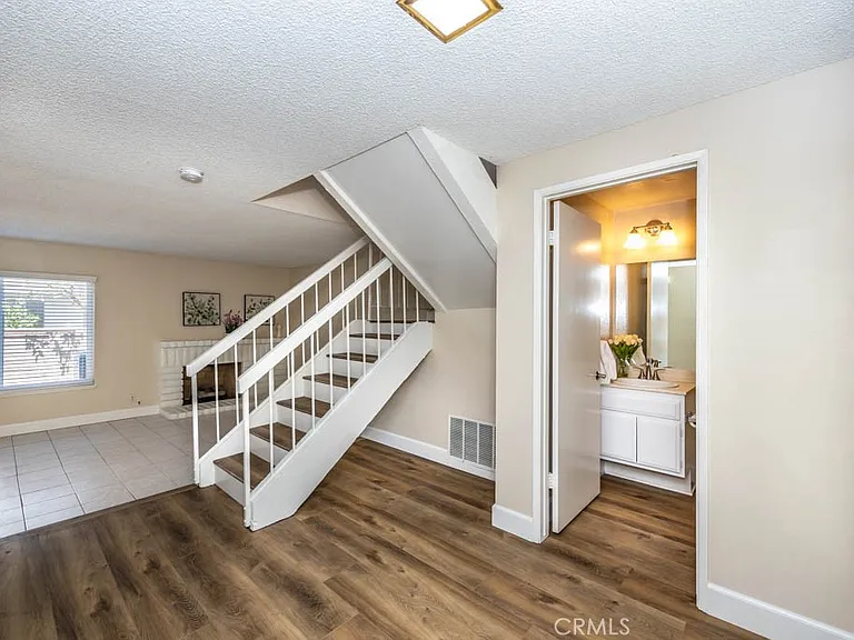 21 Ashbrook #102 — Photo 5