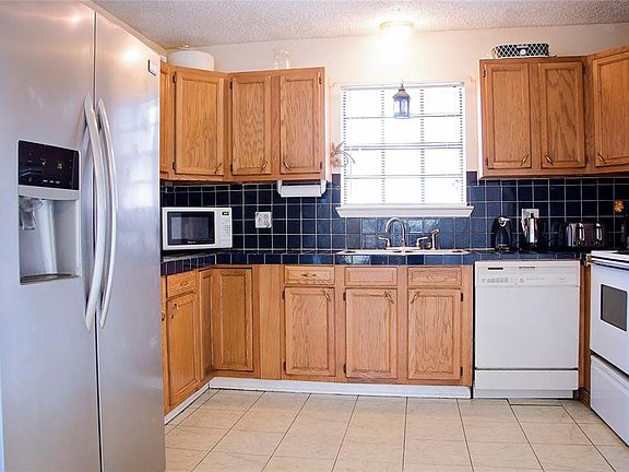 4th image of 201 Red Oak Cir