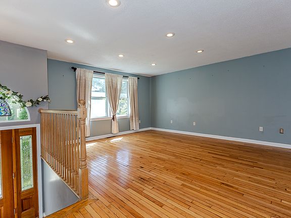 2nd image of 58 Russell Dr