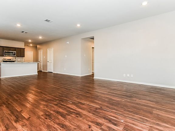 5th image of 1805 Tulipwood Dr