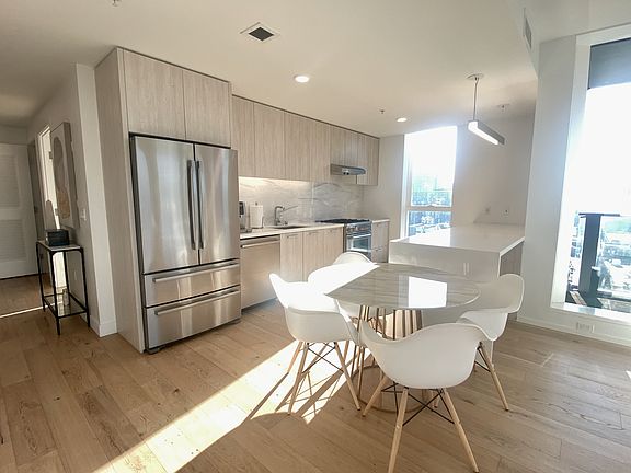 2nd image of 188 W Saint James St #11616