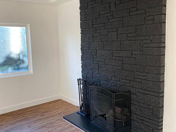 3rd image of 824 Glenway Dr