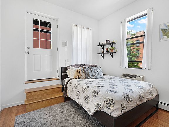 5th image of 148 Smith St APT 1