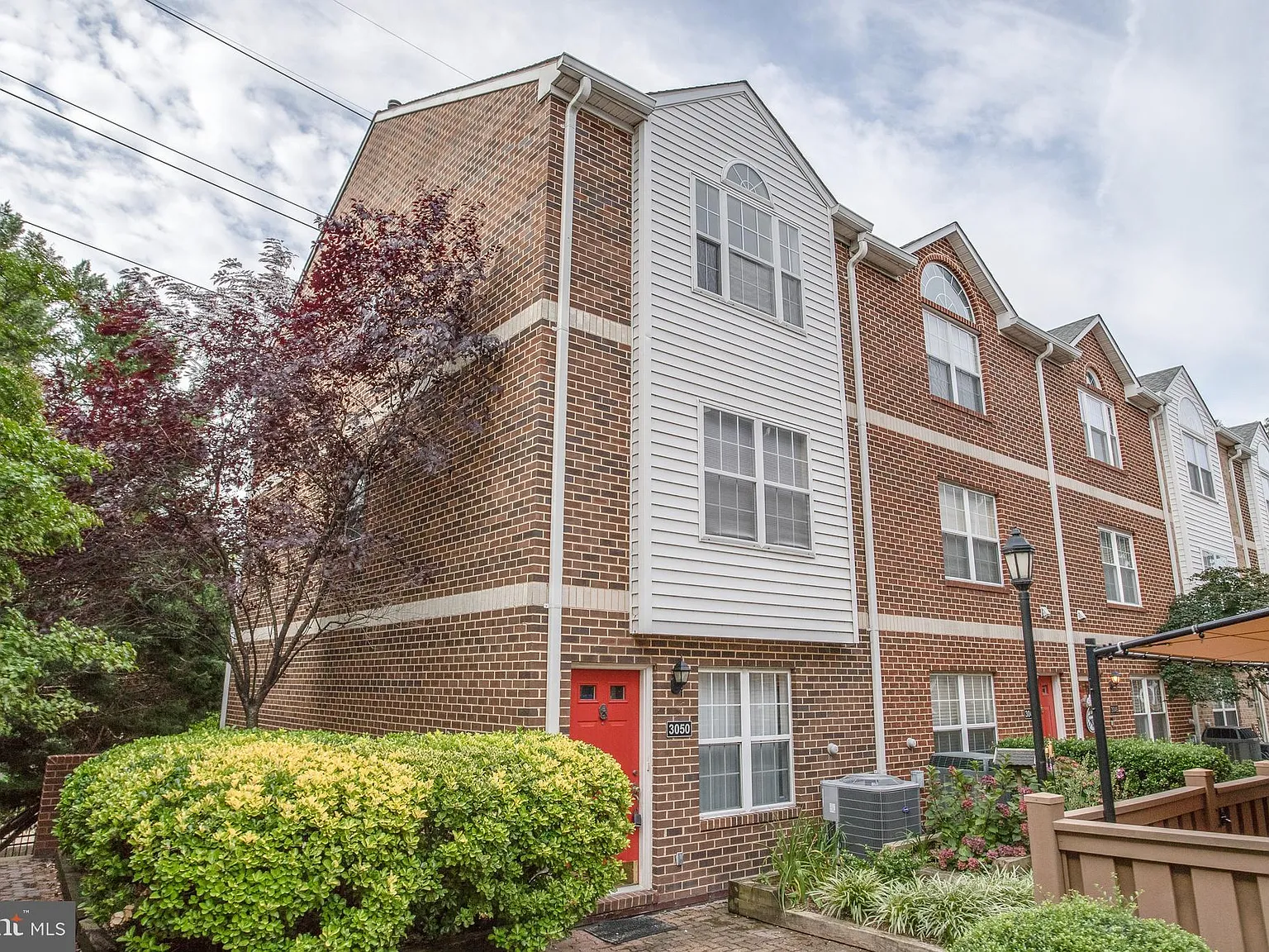 3 bed, 2.5 bath, 1728 sqft, $4,250 — Photo 1