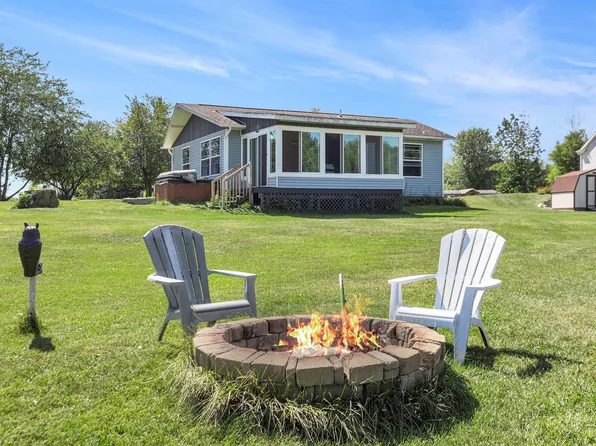 686 W Shore Dr, Stanton, MI 48888