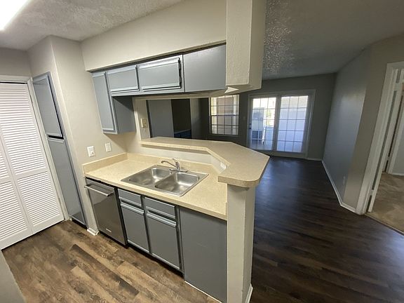 4th image of 199 Afton Sq Unit 112