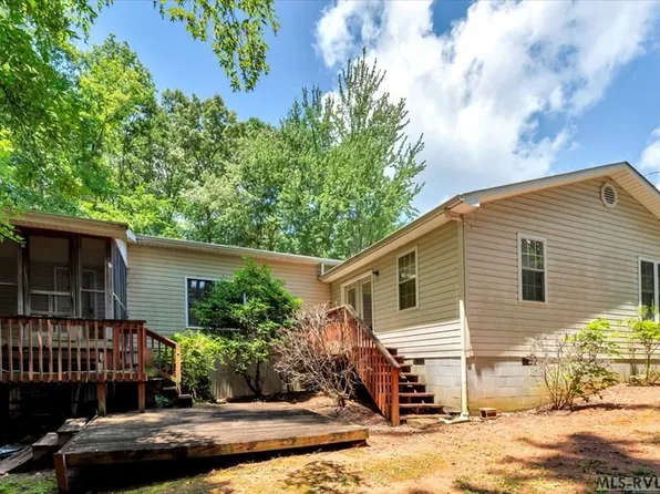 878 Hawthorne Dr, Bracey, VA 23919