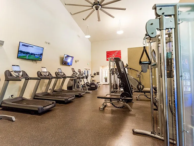 Kent Apartments - Signature Pointe Apartment Homes - Fitness Center