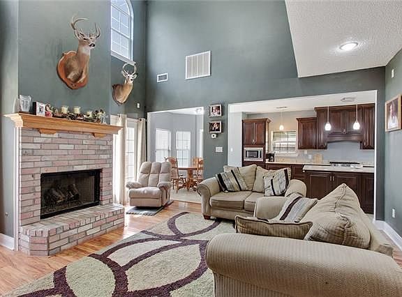 3rd image of 106 S Bayou Estates Dr