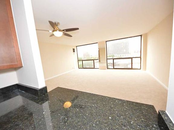 3rd image of 4343 N Clarendon Ave APT 915