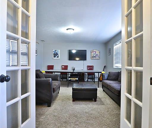 4th image of 1733 Wychwood Dr