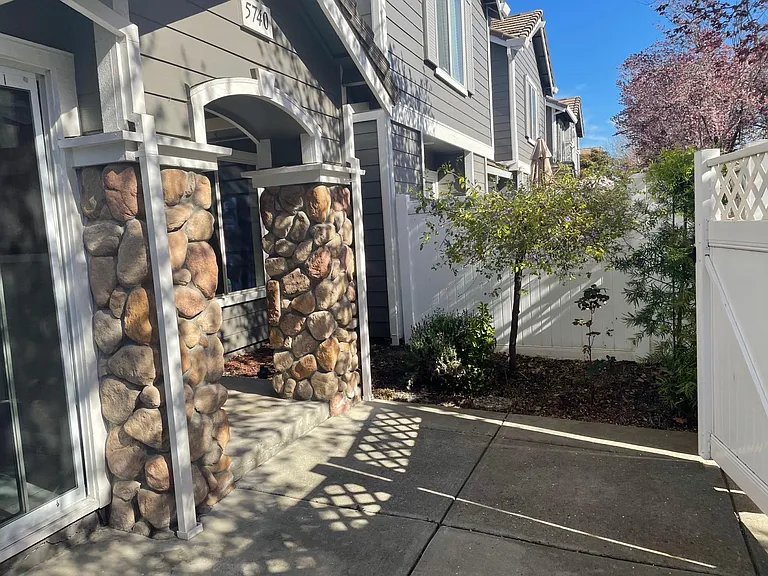 5740 Caprice Cmn — Photo 4