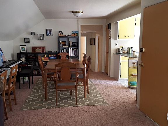 Spacious living / dining area