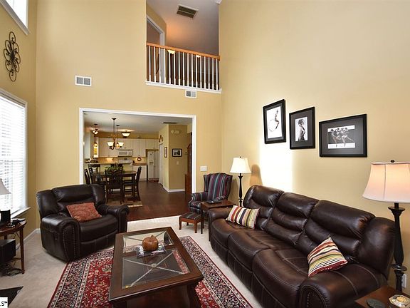 3rd image of 410 Woodruff Lake Way