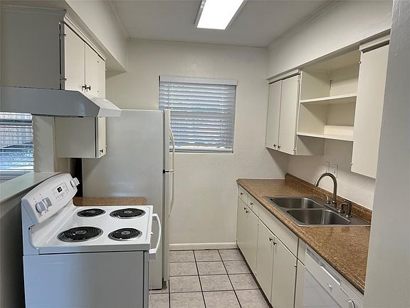 2nd image of 1026 Pebblebrook Dr