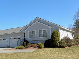 2 Rainbow Dr, Londonderry, NH 03053