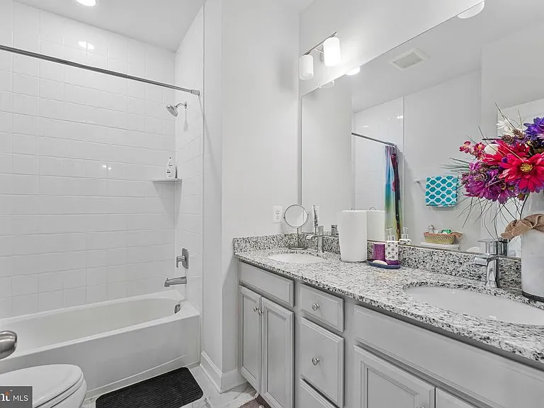 4402 Fair Lakes Ct — Photo 24