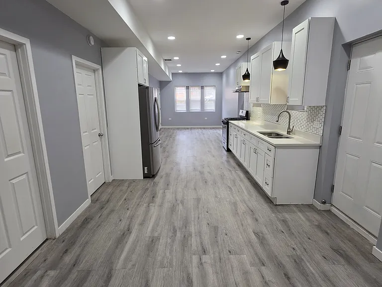 2113 W 18th Pl — Photo 8
