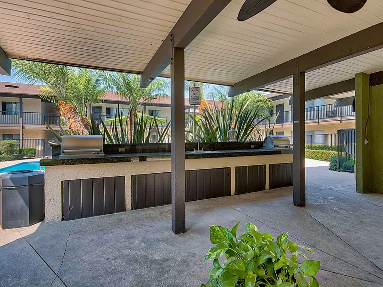 Tustin View — Photo 7