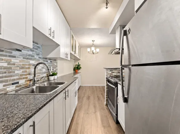 6759 Willingdon Ave #1202, Burnaby, BC V5H 3Y9