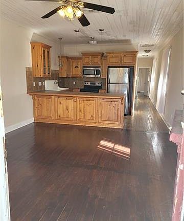 2nd image of 818/820 Jefferson St