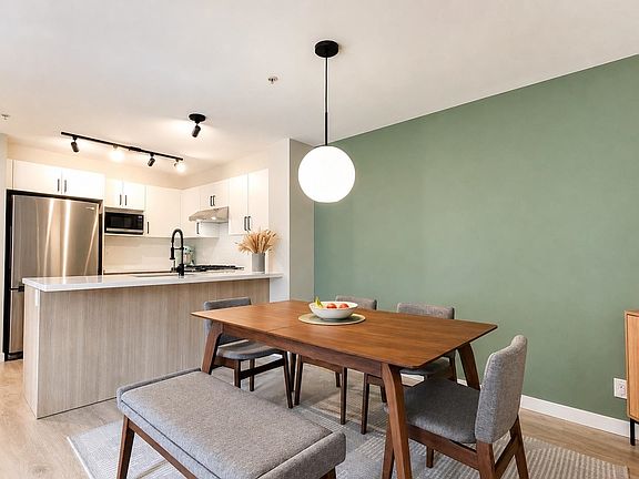 5th image of 3105 Lincoln Ave #210