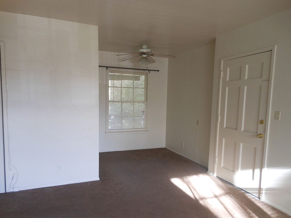 2nd image of 5937 Murietta Ave APT 4