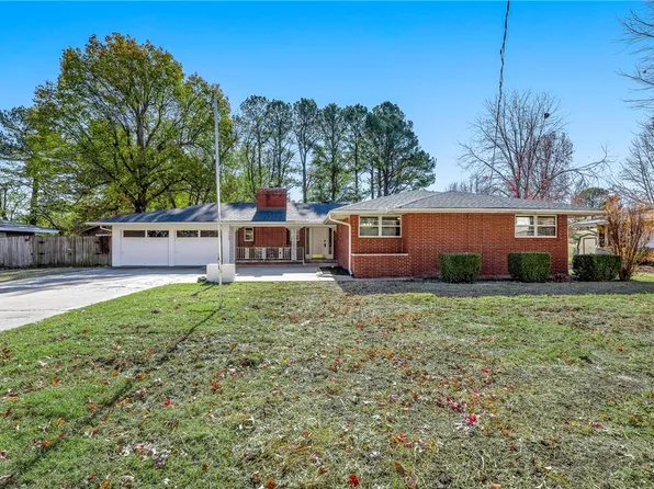 1709 W Emma Ave, Springdale, AR 72762