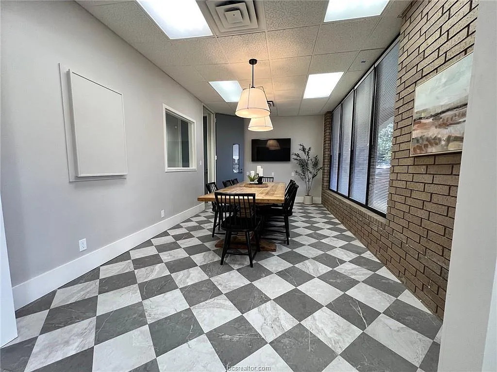 11 bed, 3496 sqft, $800 — Photo 4