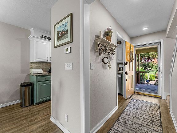 4th image of 128 Hampshire Dr