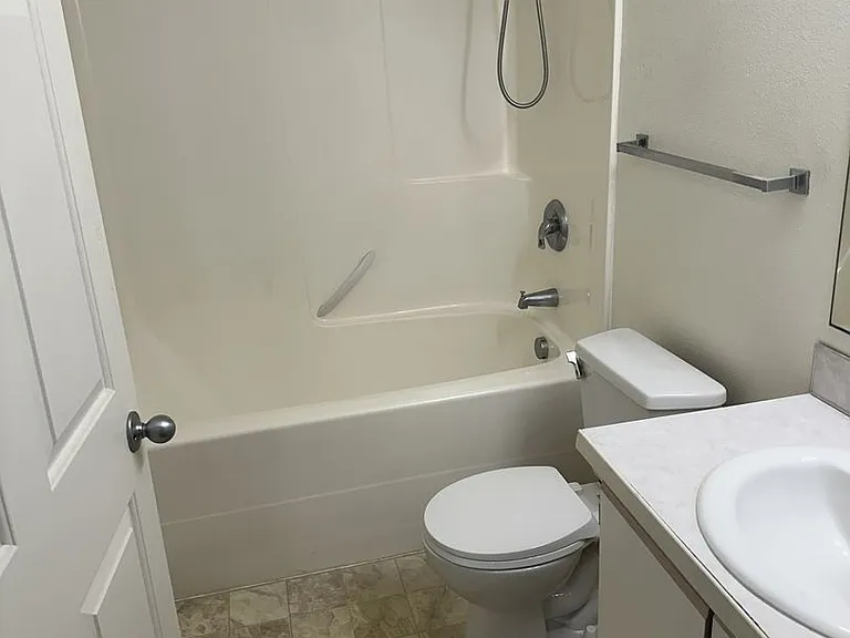 Dearborn Square Apartments — Photo 16