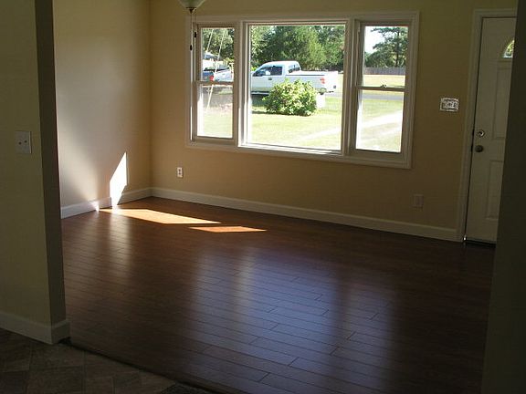3rd image of 199 Hill Ln