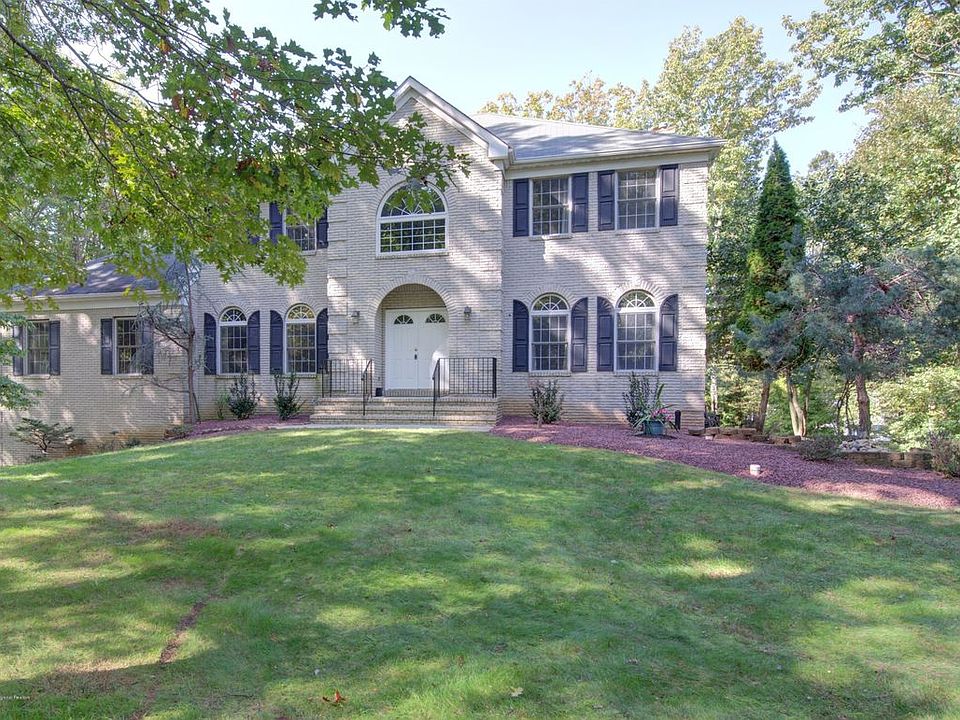 1st image of 10 Cottrell Dr