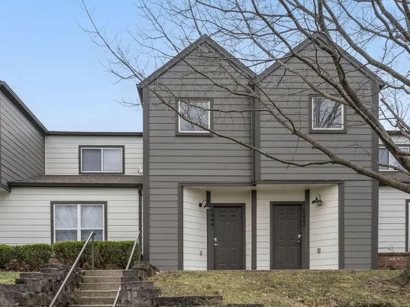 1447 E Oakwood Ln, Springfield, MO 65803