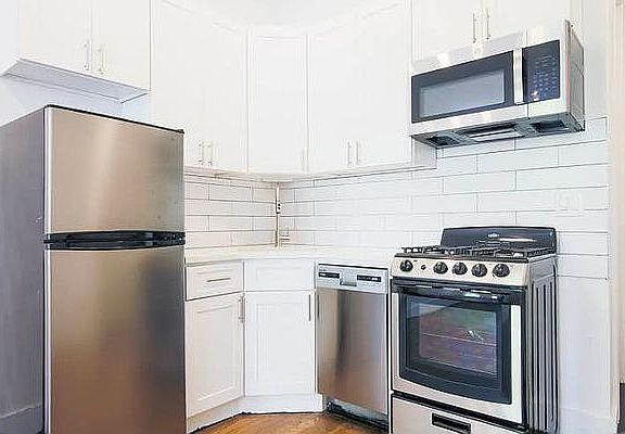 4th image of 156 E 85th St #4G